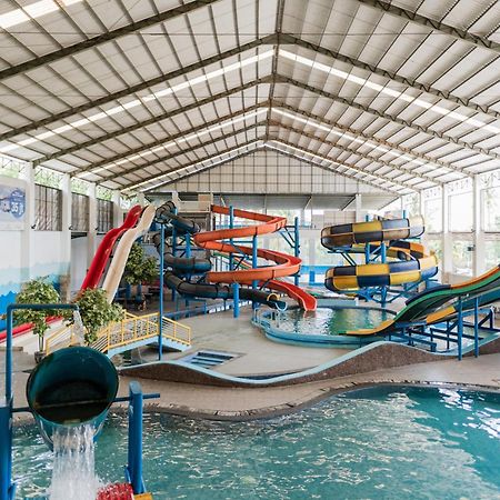 Neo Cempaka Hill Hotel Jember Ngoại thất bức ảnh