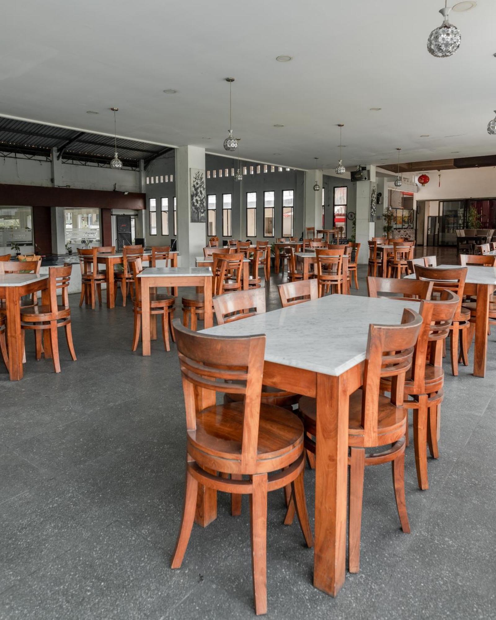 Neo Cempaka Hill Hotel Jember Ngoại thất bức ảnh